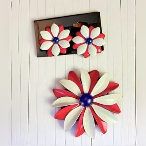Red,white & blue flower brooch with matching earrings 🇺🇸